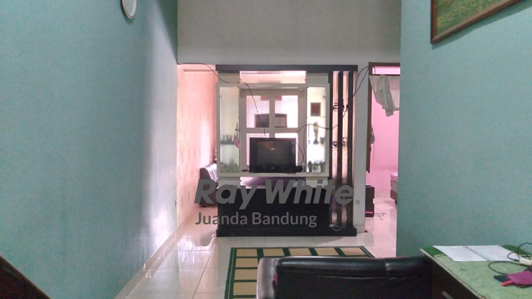 Rumah 1,5 lantai minimalis di timur Bandung