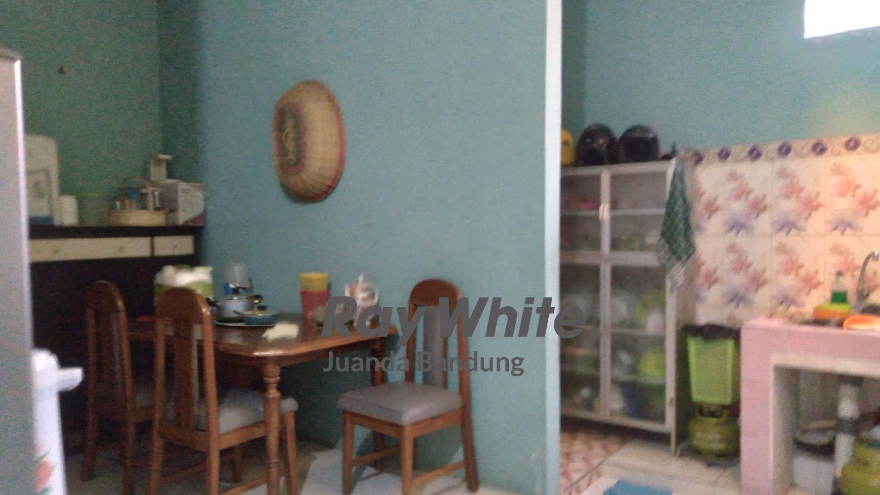 Rumah 1,5 lantai minimalis di timur Bandung