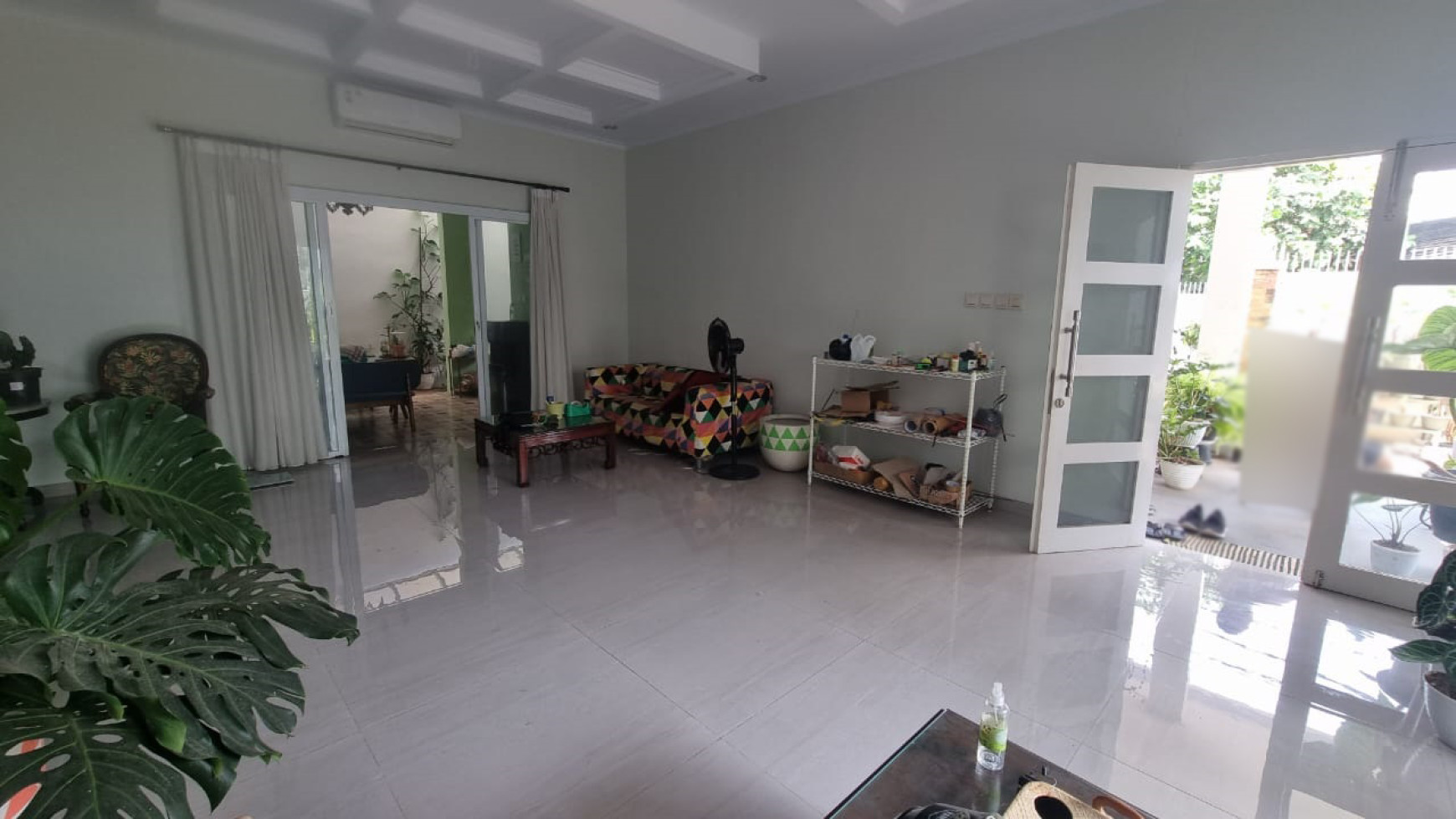 Rumah Siap Huni dengan Layout banyak runag Terbuka @Ciputat