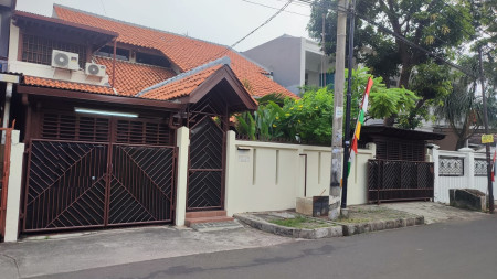 Rumah 1 1/4 lantai , Asri masih layak huni  di Sunter Jakarta Utara