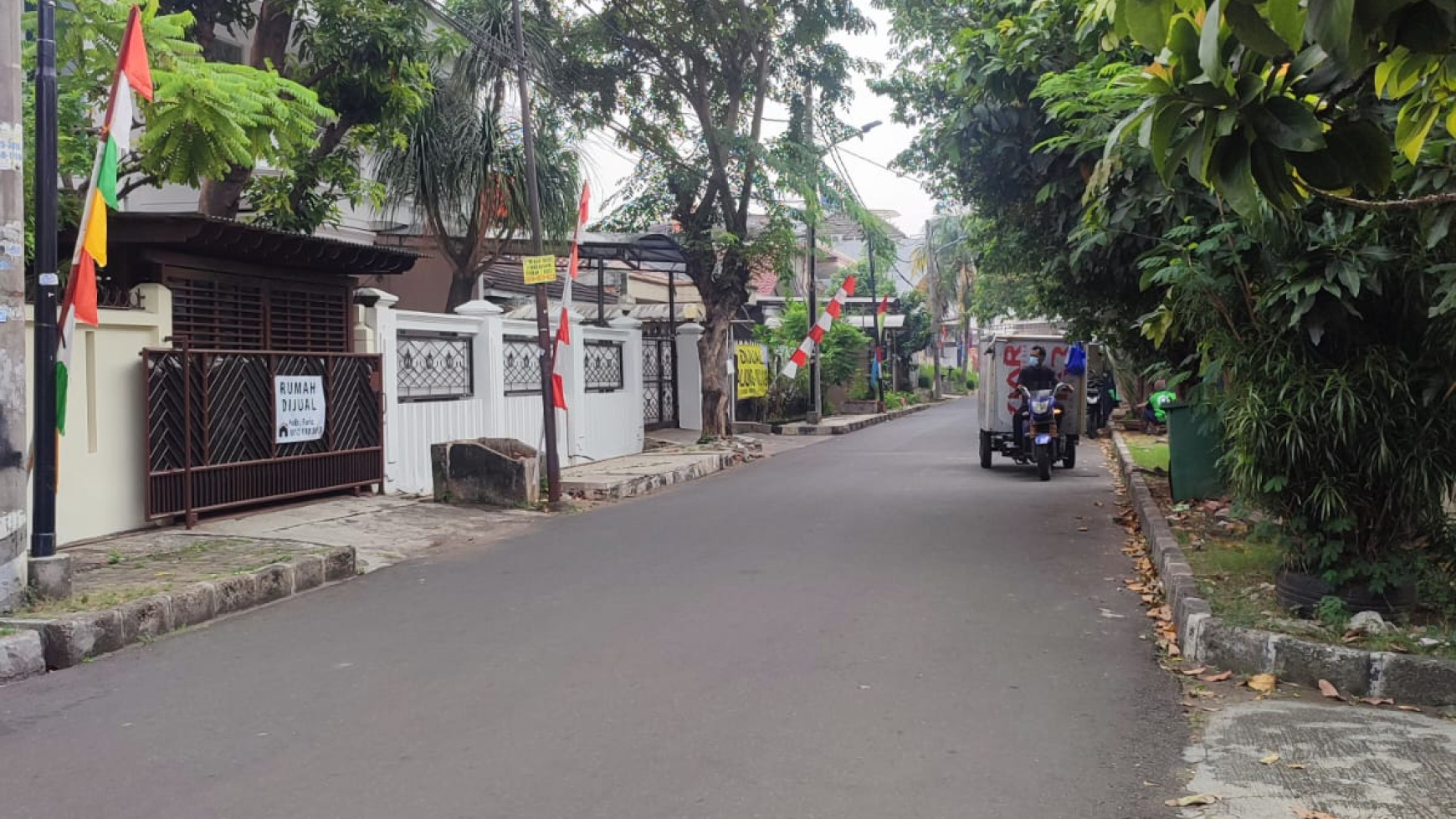 Rumah 1 1/4 lantai , Asri masih layak huni  di Sunter Jakarta Utara