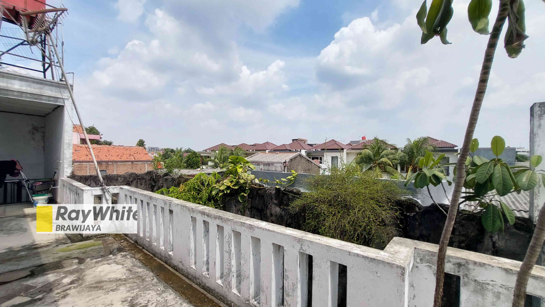 RUMAH DI PONDOK PINANG, KEBAYORAN LAMA, HANYA 2 KM KE PONDOK INDAH