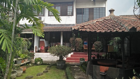 Rumah Nyaman Semi Furnished di jalan Sarijadi, Bandung