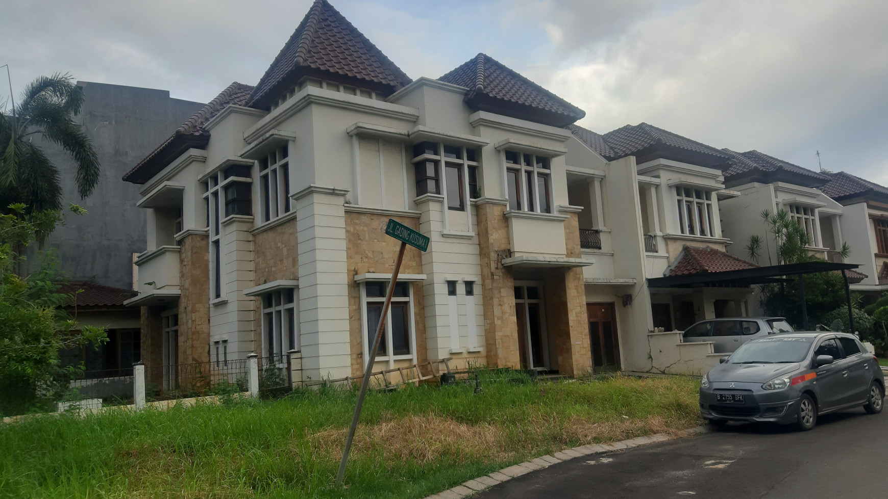 Rumah  Hoek Cluster 2 Lantai Hitung Tanah di  Kelapa Gading Jakarta Utara