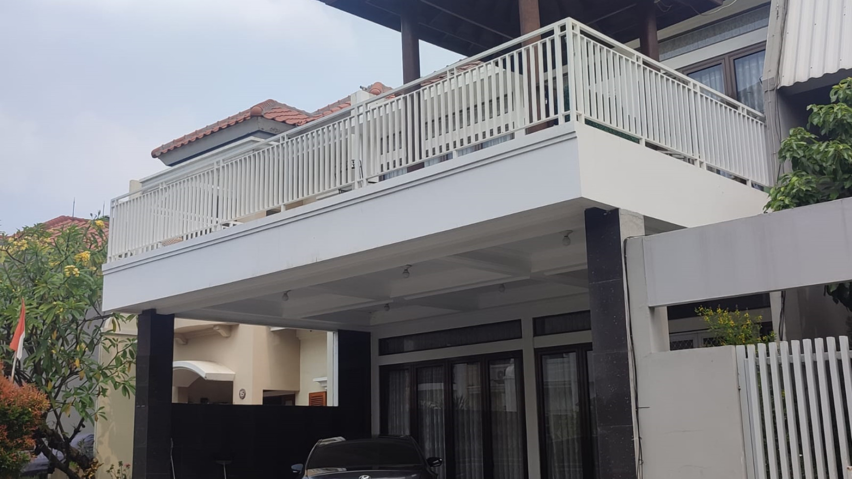 Rumah 2 lantai rapih terletak di kompleks yang aman dan nyaman Gading Residence