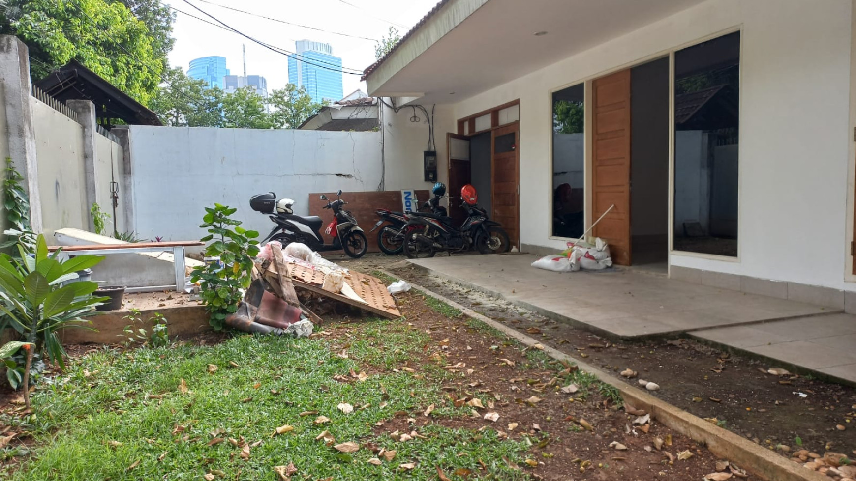 DISEWA RUMAH JL BIRAH KEBAYORAN BARU JAKARTA SELATAN