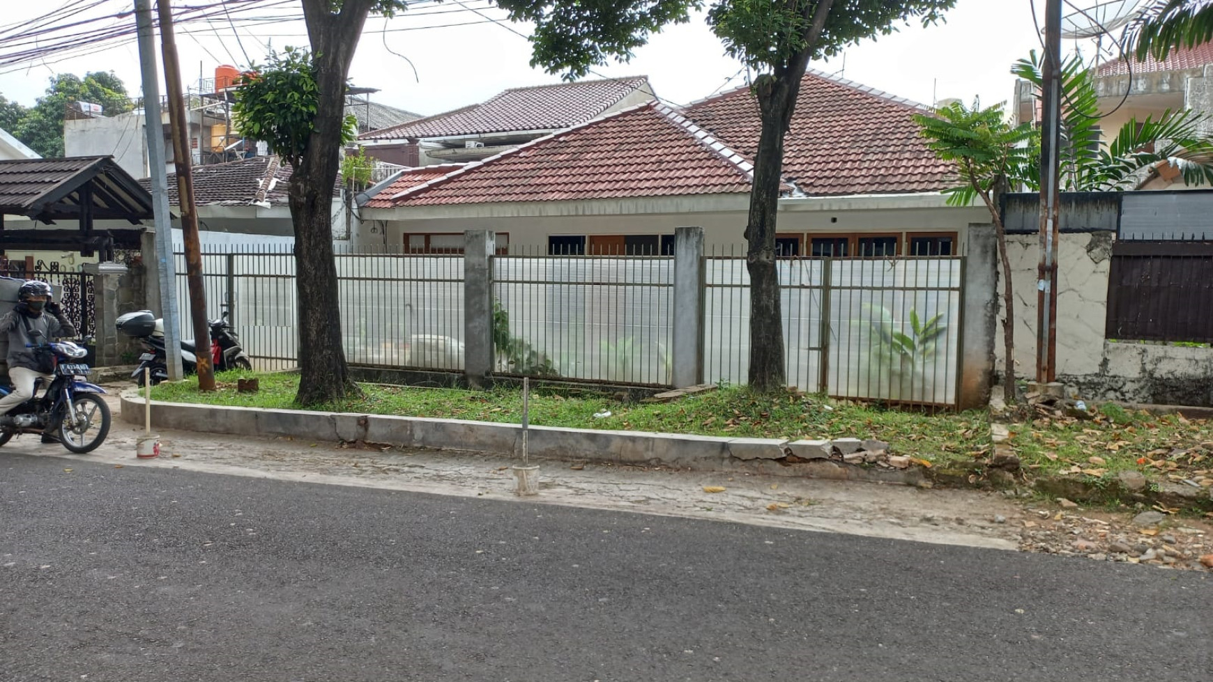 DISEWA RUMAH JL BIRAH KEBAYORAN BARU JAKARTA SELATAN