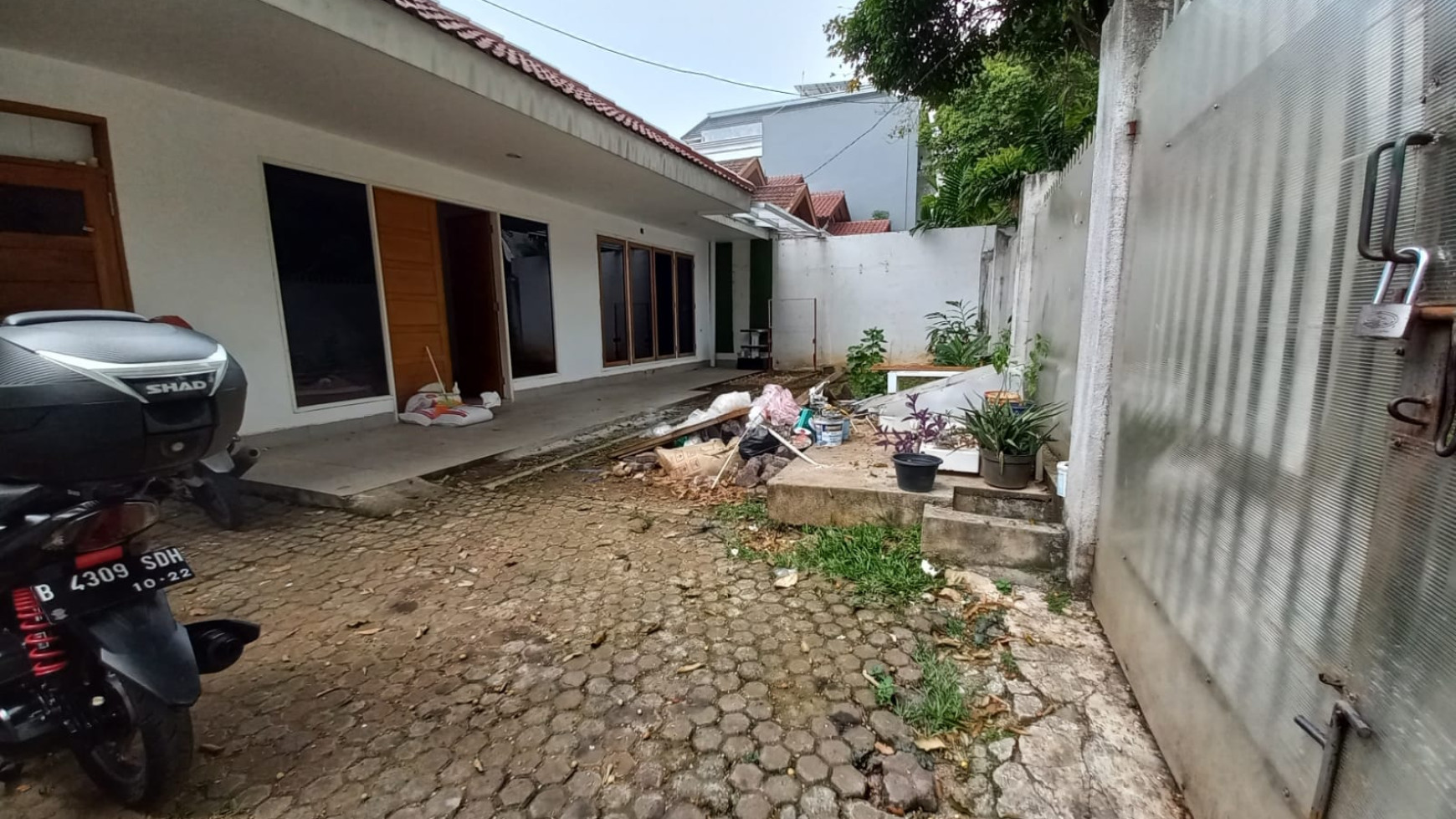 DISEWA RUMAH JL BIRAH KEBAYORAN BARU JAKARTA SELATAN