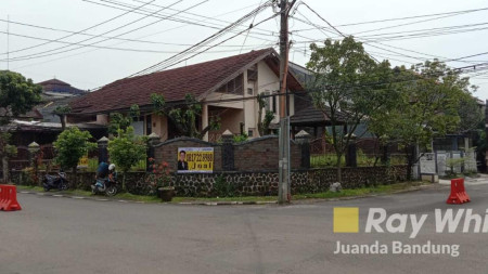 Langka Rumah 2 lantai Hoek di sayap Soekarno Hatta Kawaluyaan Murah!