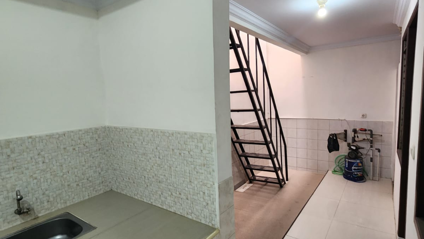 RUMAH FULL RENOVATION DI JANUR ELOK, KELAPA GADING,JAKARTA UTARA