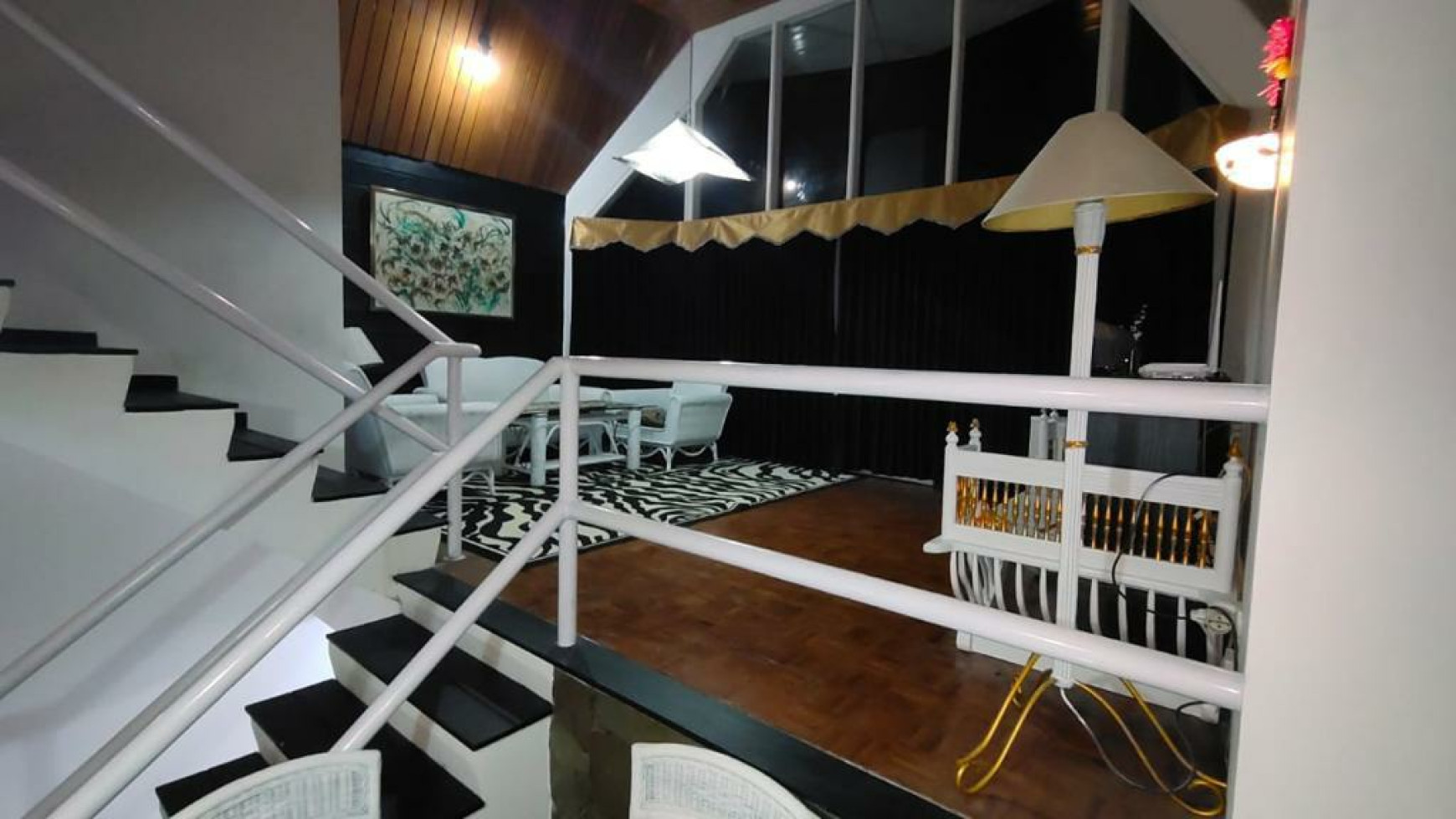 Dijual Villa Klub Bunga - Butik Resort - kota Batu Malang JATIM - Lengkap Full Perabot + Taman Asri LUAS - Udara Sejuk Segar