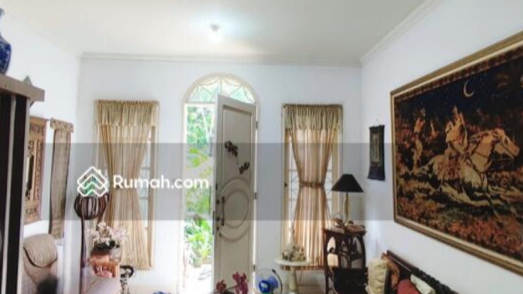 Hot Price. Rumah Mewah Di Versailles Residence, BSD.