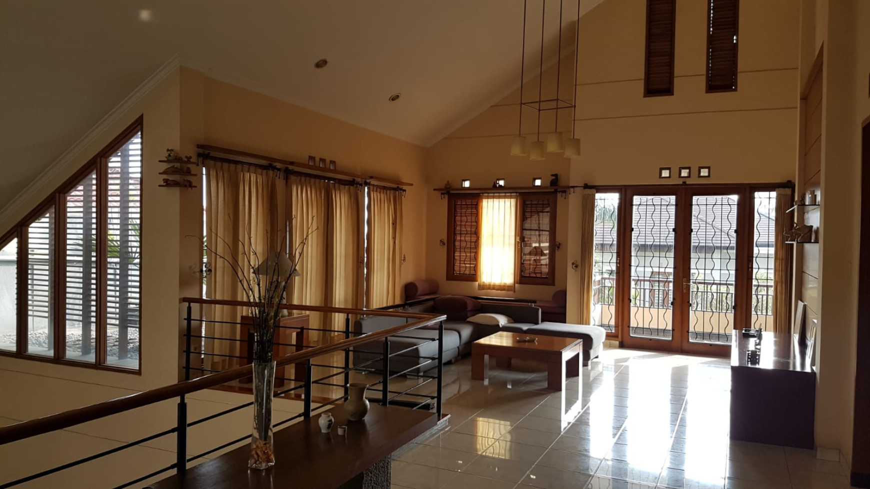 Rumah Lux Semi Furnished di Setrasari, Bandung 