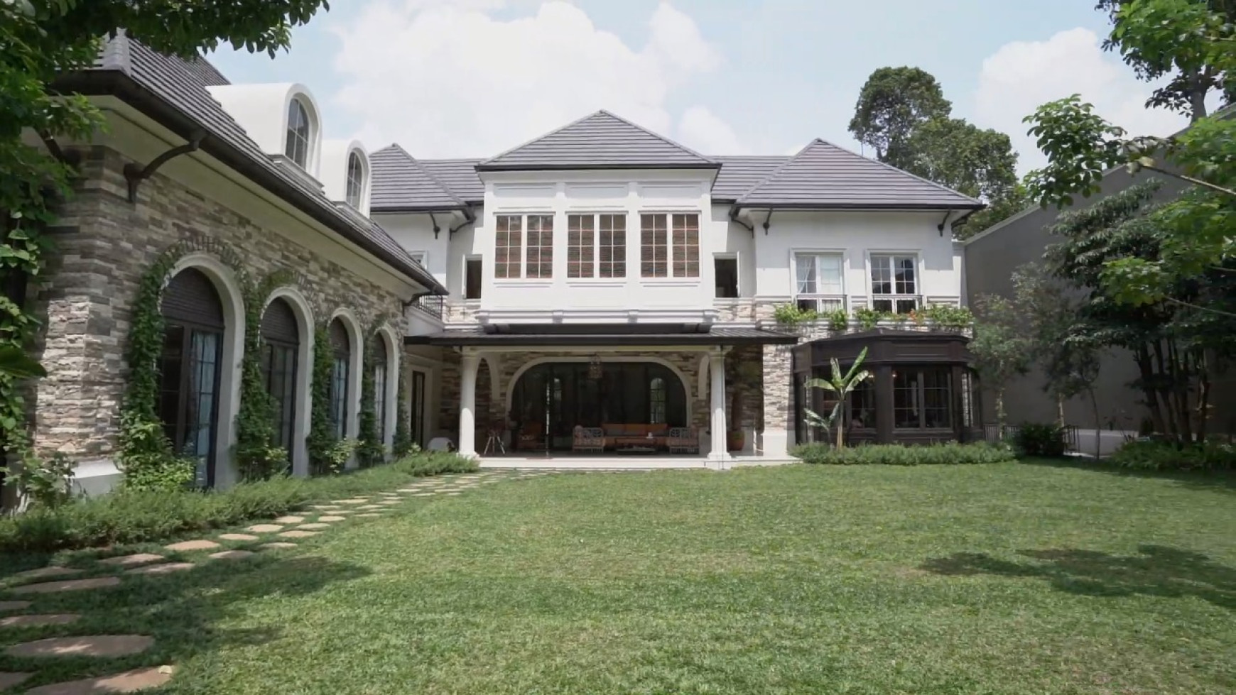 Dijual Rumah Mewah di Daerah Pondok Indah Golf, Kebayoran Lama, Jakarta Selatan