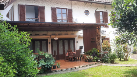 Rumah asri dan nyaman dengan lokasi strategis Jl. H. Bona, Limo, Depok, dekat dengan pintu Tol Krukut