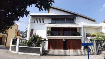 RUMAH MEWAH LUAS DI NGEMPLAK SLEMAN