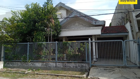 Dijual Rumah Hitung Tanah di Dharmahusada Indah Tengah Surabaya