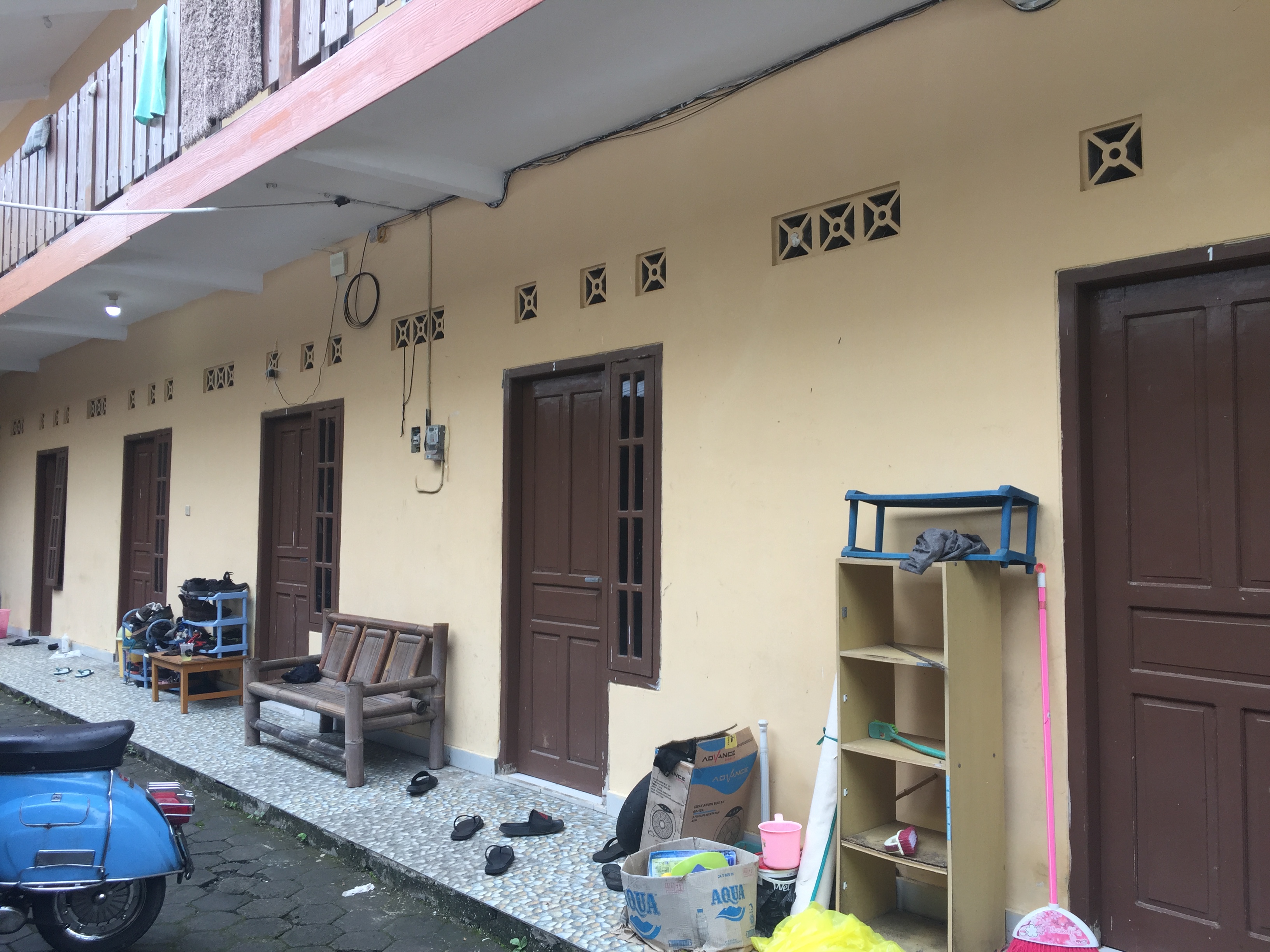 KOST AKTIF DENGAN RUMAH INDUK, AKSES DEKAT HARTONO MALL DAN KAMPUS UPN