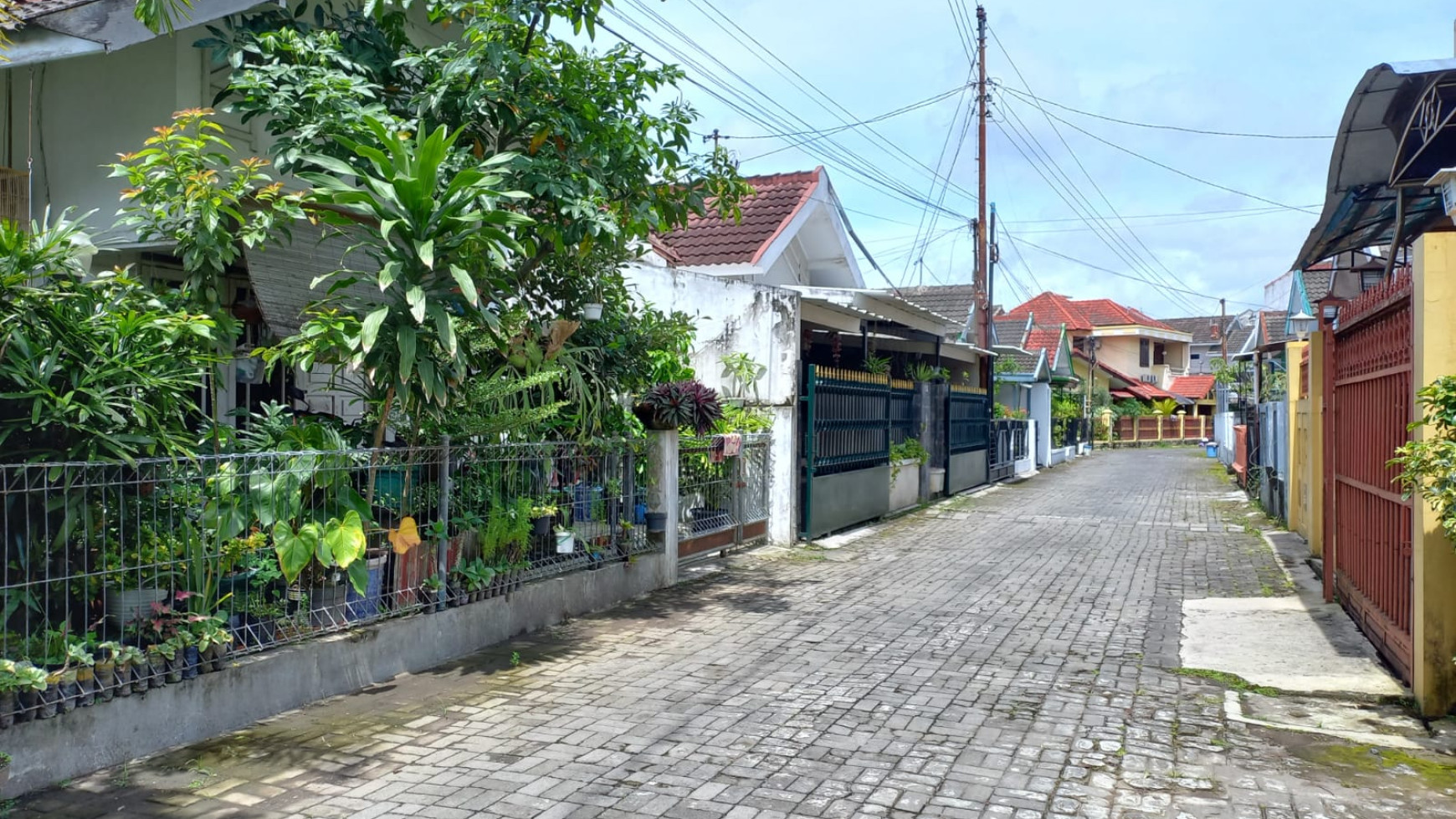 RUMAH DI GRIYA INTAN PERMAI