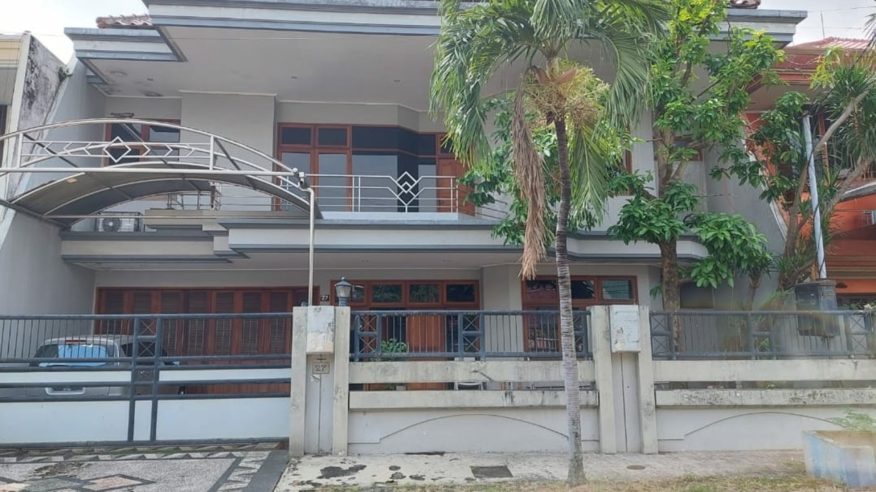 Dijual Rumah Simpang Darmo Permai Selatan Surabaya- Lokasi TerDEPAN- Row Jalan 3 Mobil LUAS