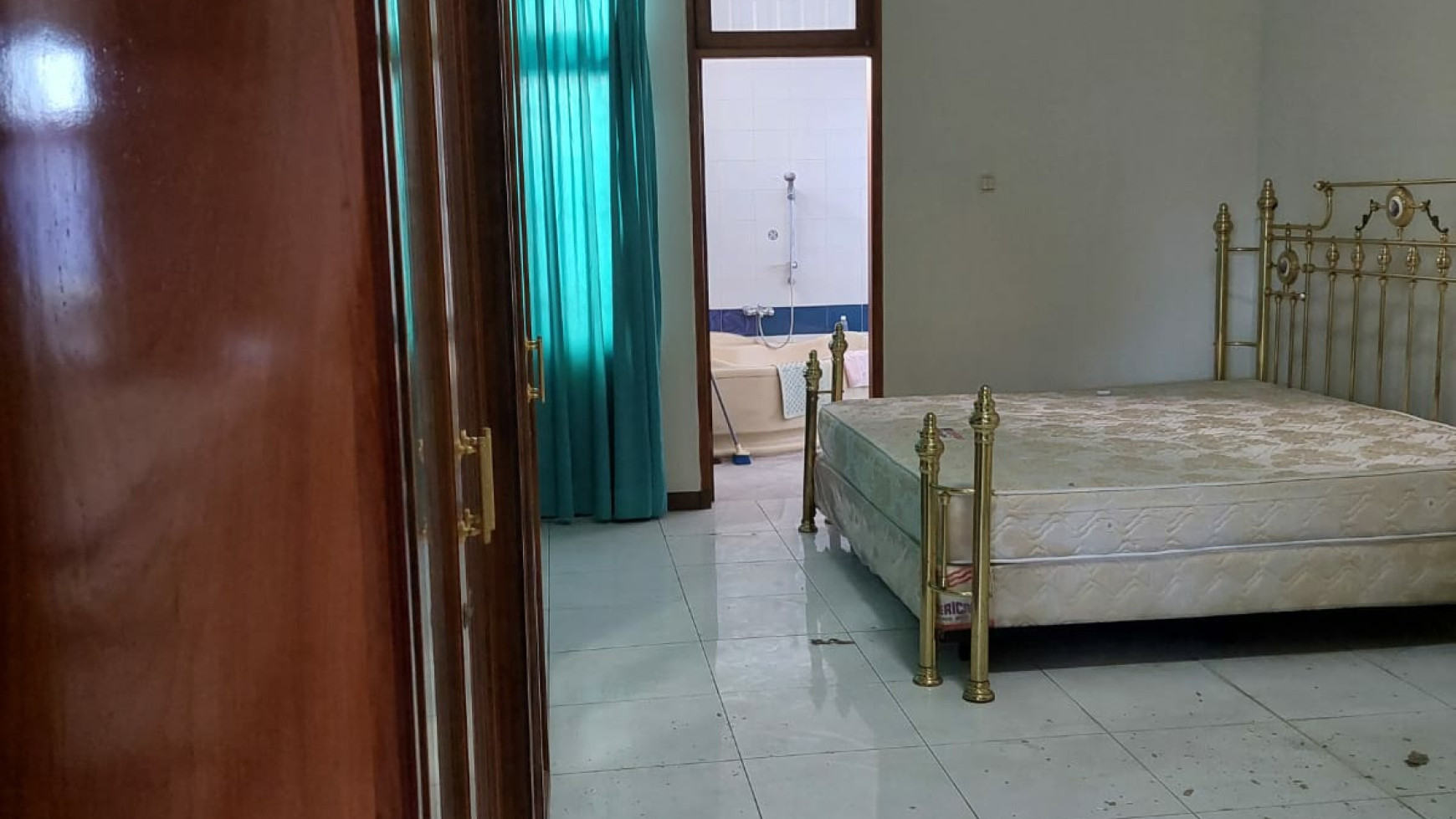 Dijual Rumah Simpang Darmo Permai Selatan Surabaya- Lokasi TerDEPAN- Row Jalan 3 Mobil LUAS