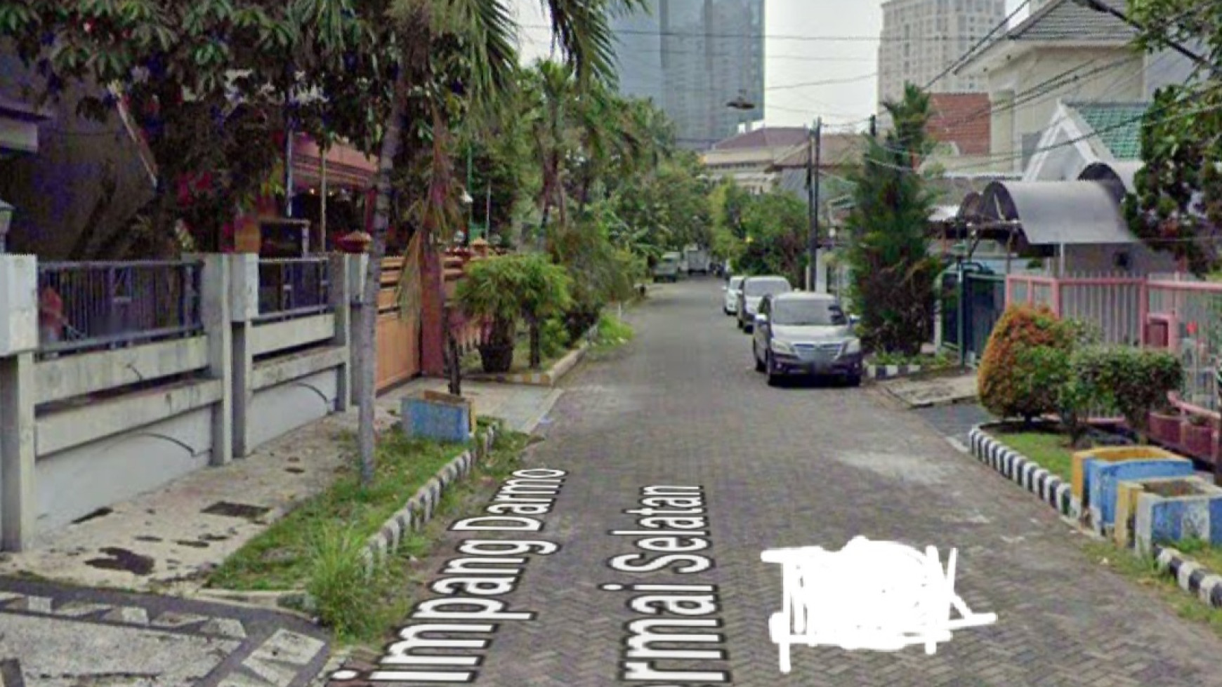 Dijual Rumah Simpang Darmo Permai Selatan Surabaya- Lokasi TerDEPAN- Row Jalan 3 Mobil LUAS