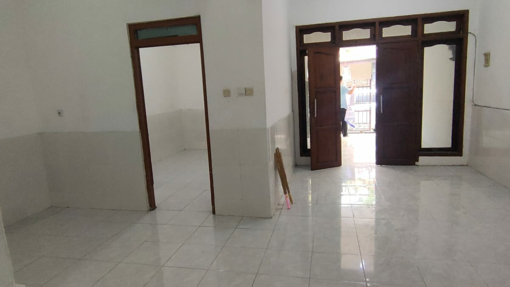 Dijual Rumah Babatan Pilang Wiyung Surabaya - MURAH Rp. 900 jutaan - Cantik - SHM - Siap Huni