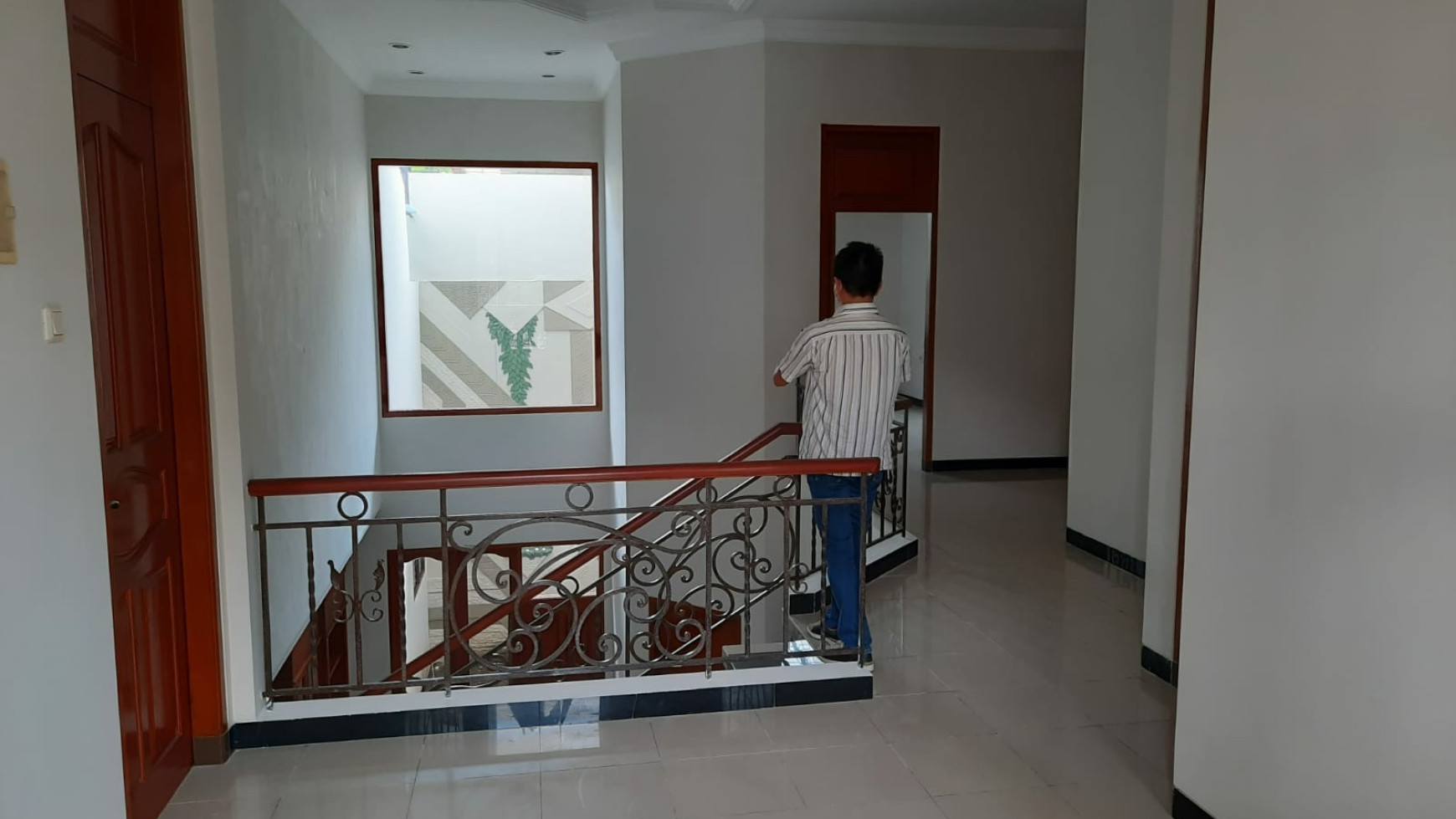 Dijual Rumah Graha Family Surabaya Barat - TerMURAH- TerLUAS 9'21 - Cantik Siap Huni