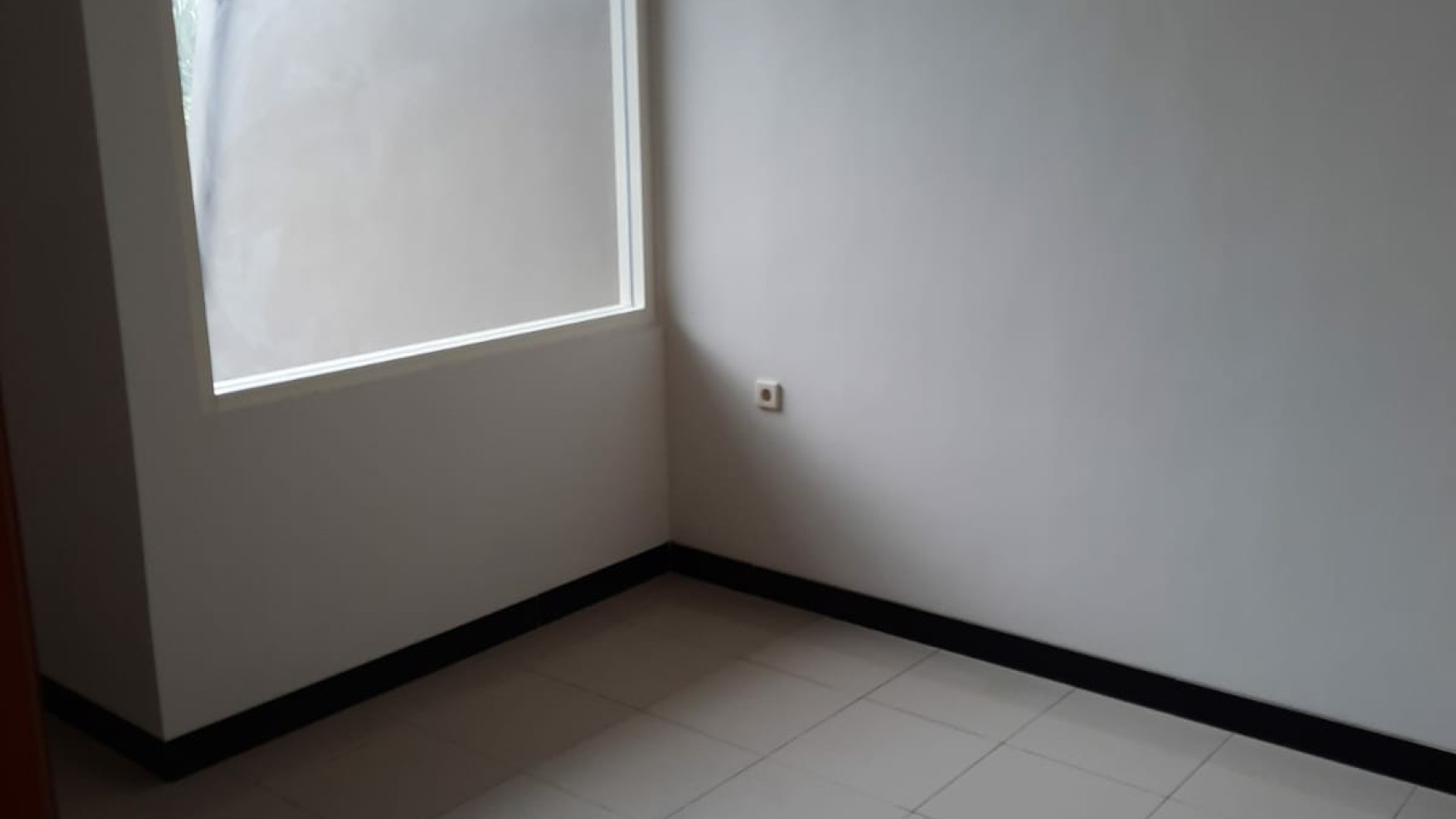 Dijual Rumah Graha Family Surabaya Barat - TerMURAH- TerLUAS 9'21 - Cantik Siap Huni