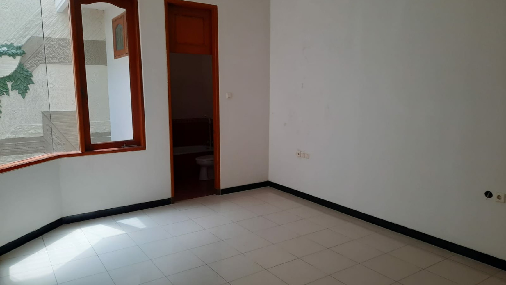 Dijual Rumah Graha Family Surabaya Barat - TerMURAH- TerLUAS 9'21 - Cantik Siap Huni