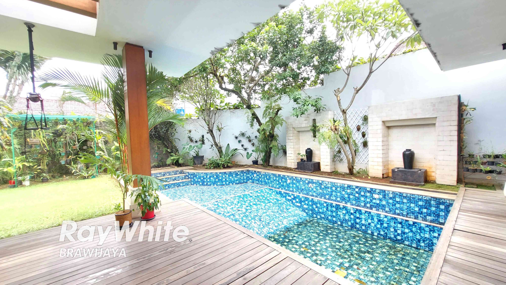 RUMAH DI CILANDAK, JAKARTA SELATAN, PRIVATE POOL, DEKAT SEKOLAH HIGH SCOPE