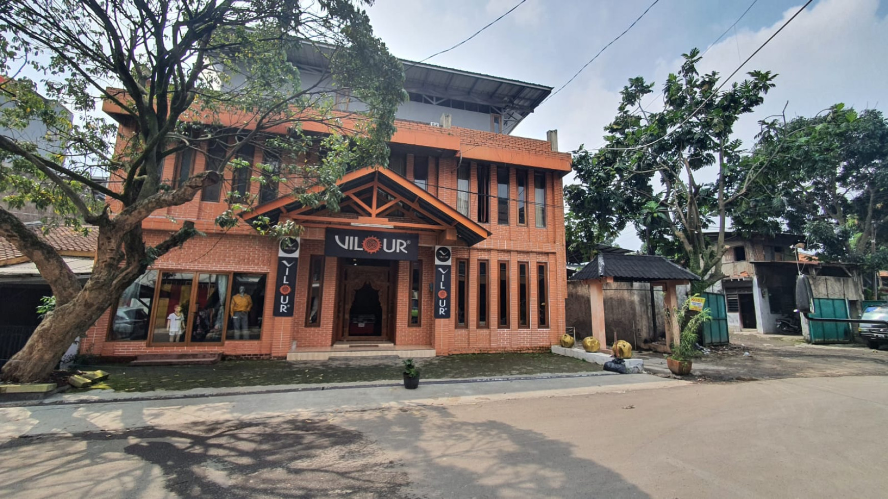 Rumah Usaha di Mainroad Sarimanah, Bandung