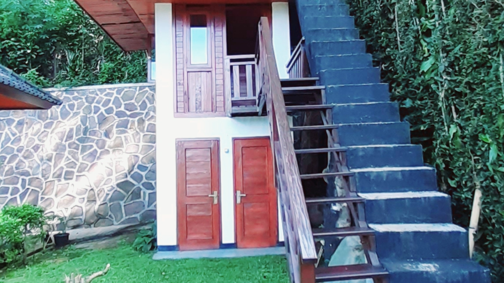 JUAL CEPAT !!! Villa Unik di Dago, Bandung Luas Tanah 640m Harga 2.5M Nego sampai DEAL