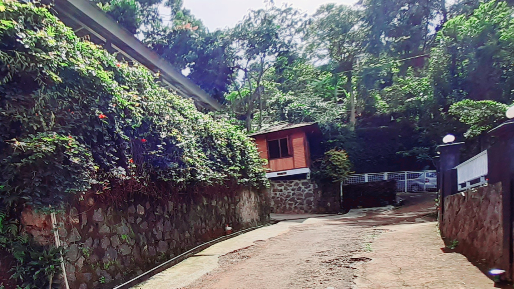 JUAL CEPAT !!! Villa Unik di Dago, Bandung Luas Tanah 640m Harga 2.5M Nego sampai DEAL