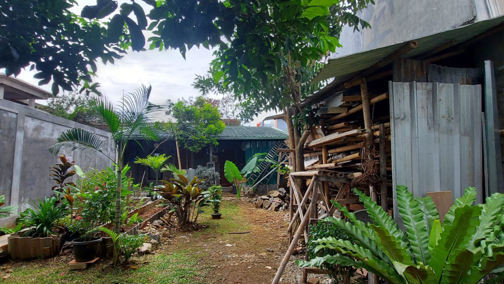 Disewakan Cepat Rumah Siap Huni + 4 Toko Pinggir Jalan @Pangkalan Jati, Cinere