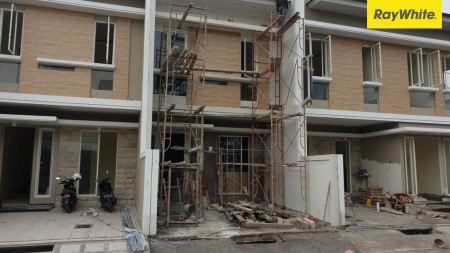 Dijual Rumah 2 Lantai di Nginden Intan Barat Surabaya