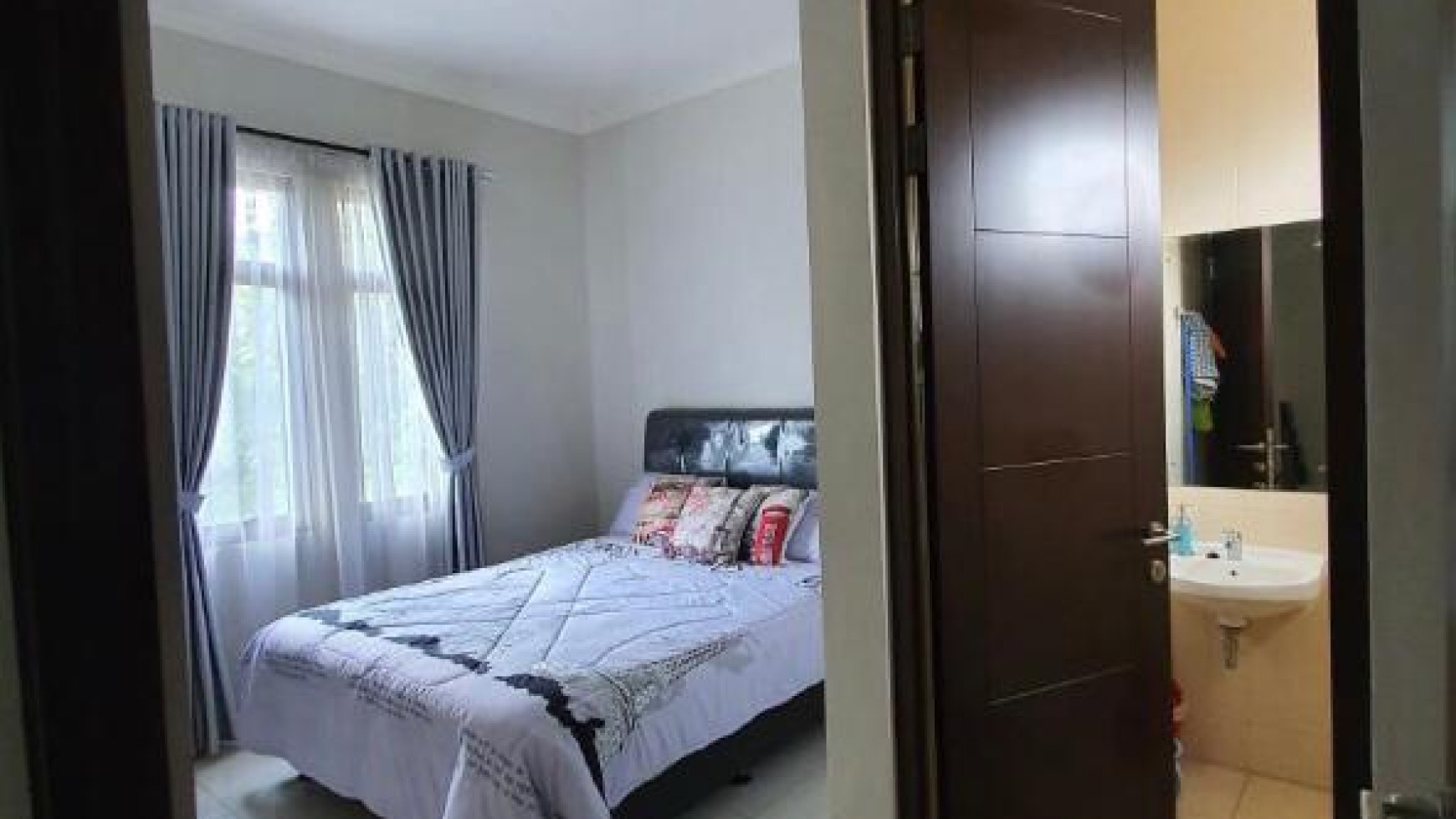 Butuh Cepat. Rumah Bagus 2 Lantai Harga Bagus Di Nusaloka Park, BSD