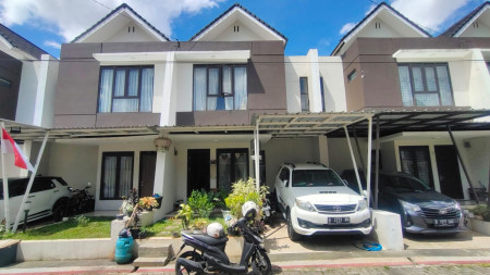Rumah Cantik 2 Lantai di Perumahan Cihanjuang, Sayap Cimahi, Bandung