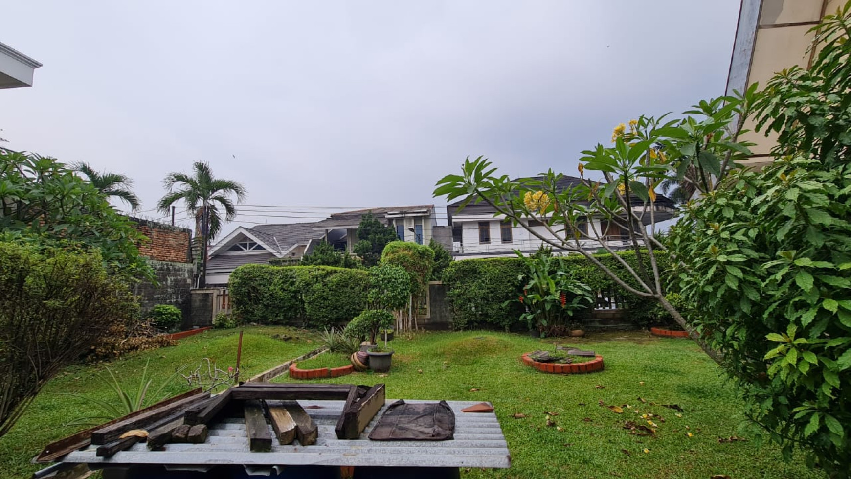 Dijual Rumah Hitung Tanah di Megapolitan Cinere