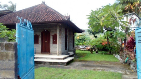 THIS HOUSE IN KAYU PUTIH NEEDS SOME FINISHING