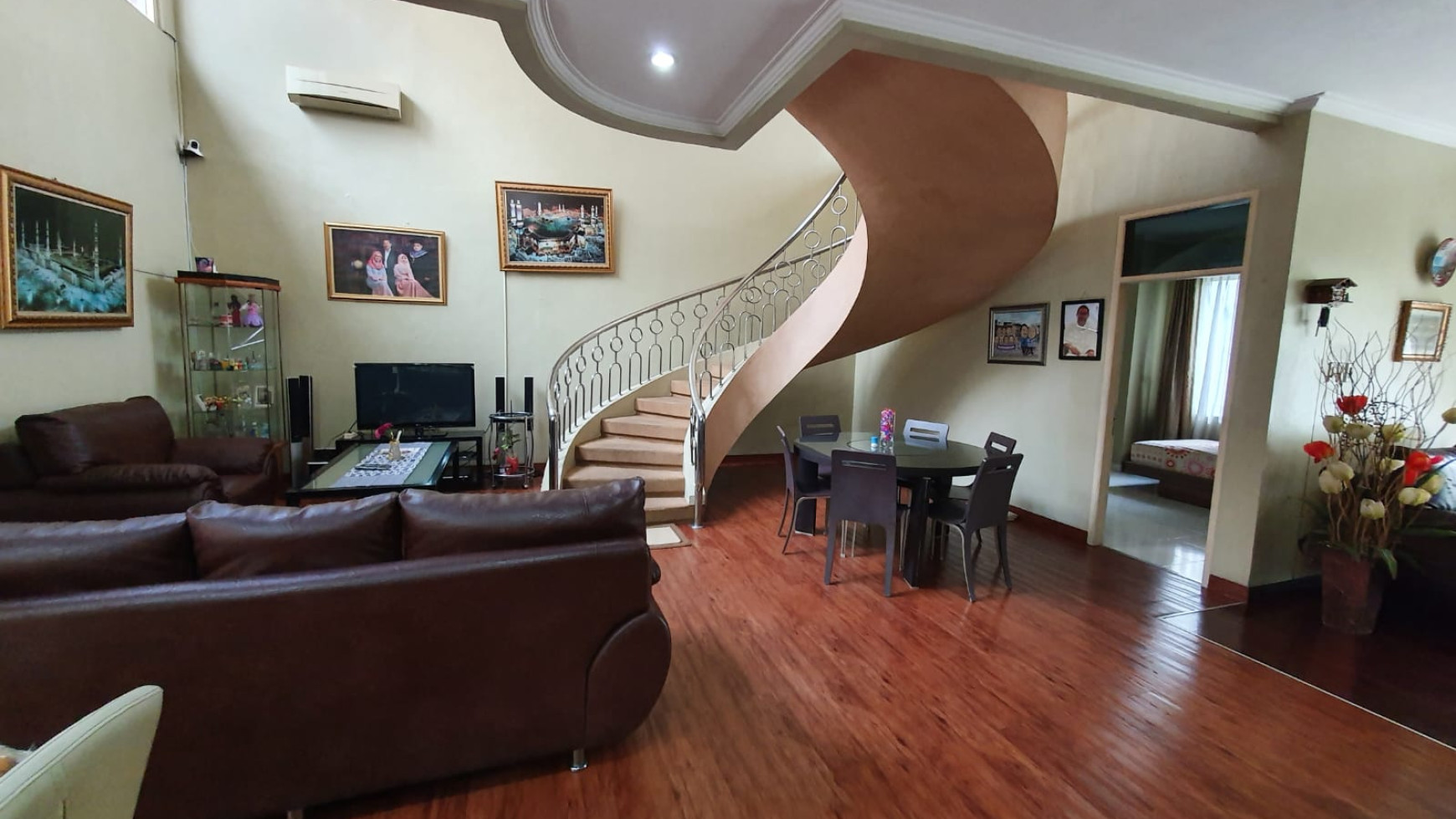 Rumah berlantai 2 di Modernland - Tangerang dengan Harga Jual Menarik