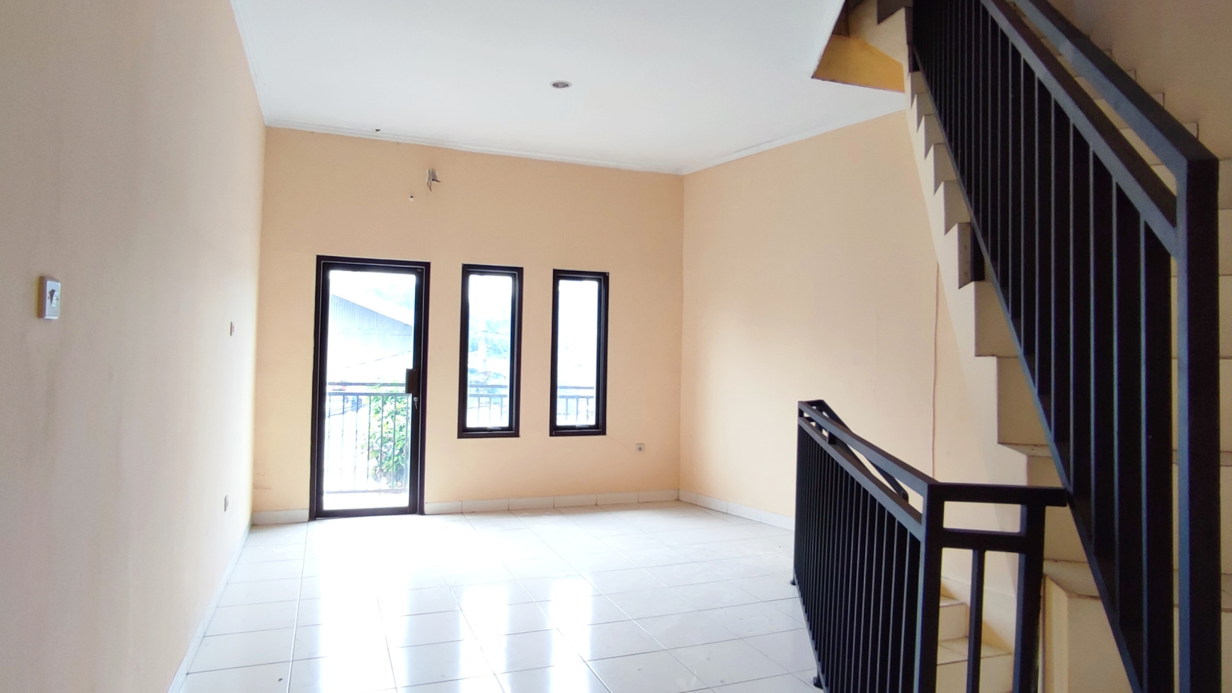 HOT SALE!!!Ruko Gandeng 3 di Bintaro Luas 214m2 Harga 5.5M Nego