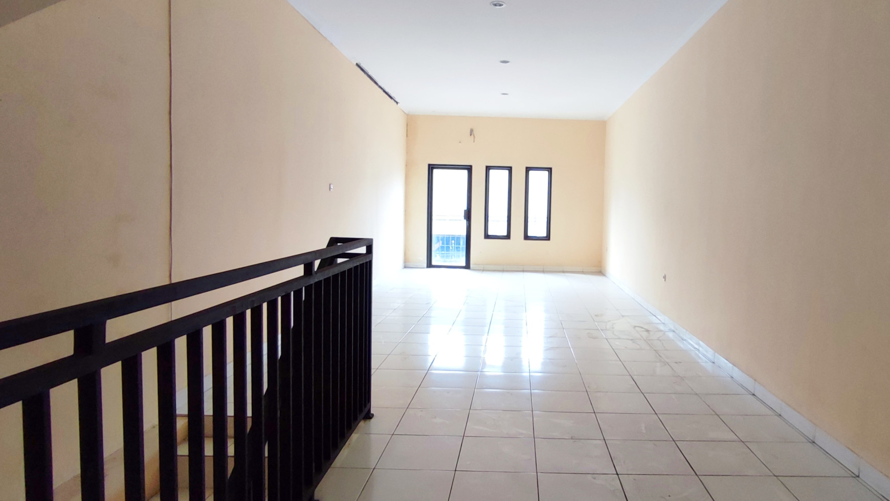 HOT SALE!!!Ruko Gandeng 3 di Bintaro Luas 214m2 Harga 5.5M Nego