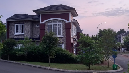 Termurah. Rumah Bagus Cluster The Castilla, BSD.