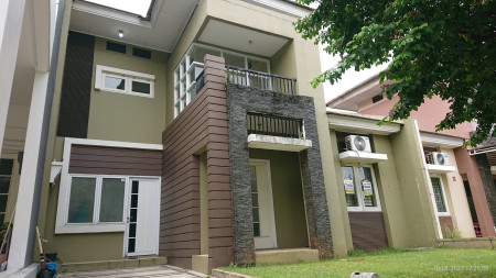 Rumah dijual di grand wisata cluster spring fiesta depan taman