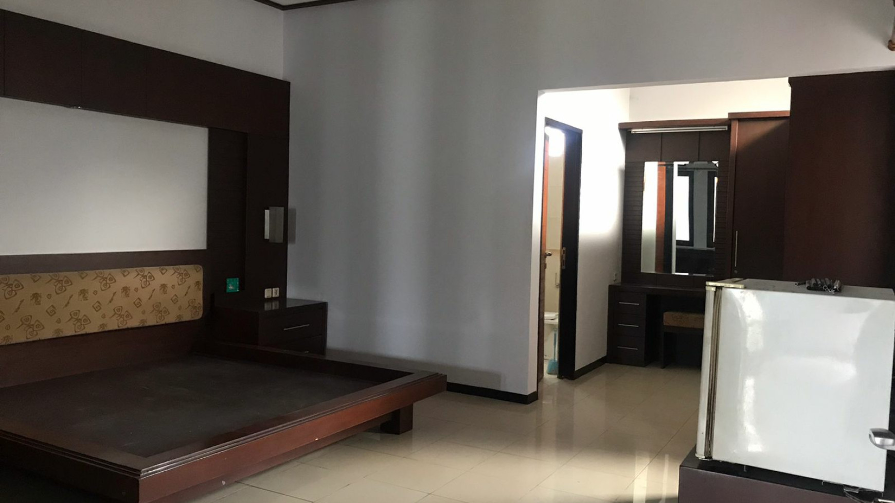 Rumah 2 lantai  Furnished , PUSAT KOTA