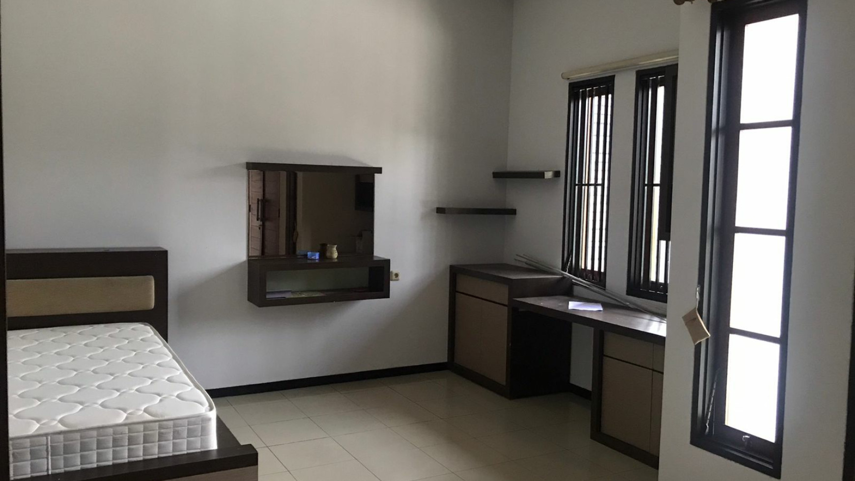 Rumah 2 lantai  Furnished , PUSAT KOTA