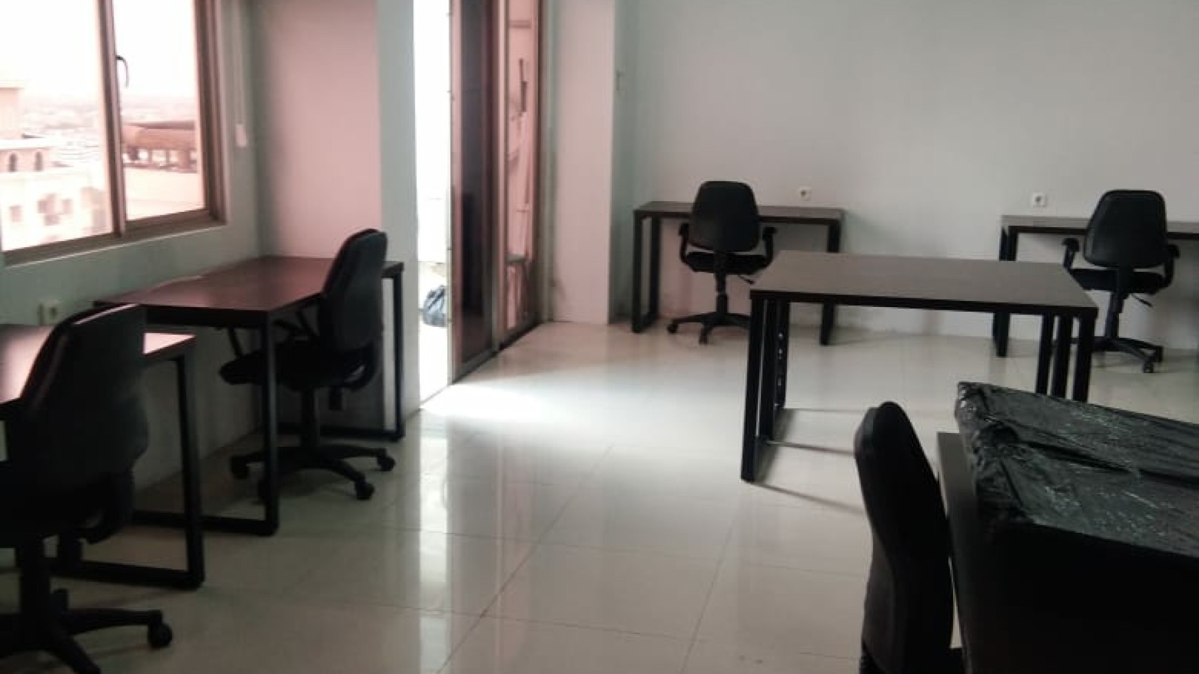 Dijual Apartemen Waterplace 3 Bedroom - SEMI Furnished- Tower E - Lantai 9 - Samping Supermall Strategis Lokasi