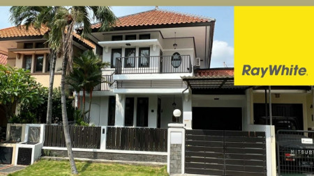 Dijual Rumah Graha Family - Cantik - Luas - TerMURAH- Siap Huni Dekat Supermall, Pakuwon Mall Surabaya Barat