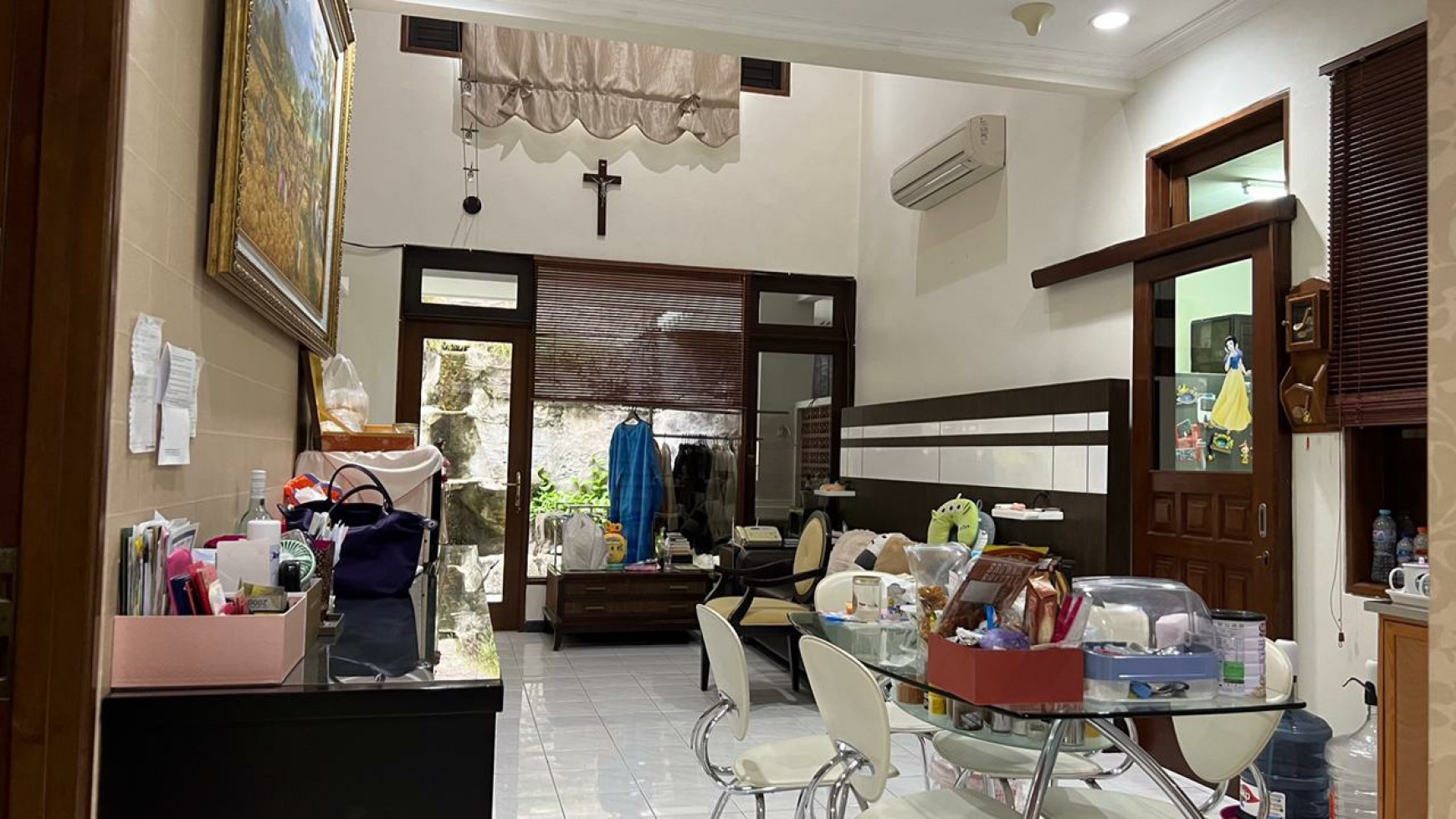 Dijual Rumah Graha Family - Cantik - Luas - TerMURAH- Siap Huni Dekat Supermall, Pakuwon Mall Surabaya Barat